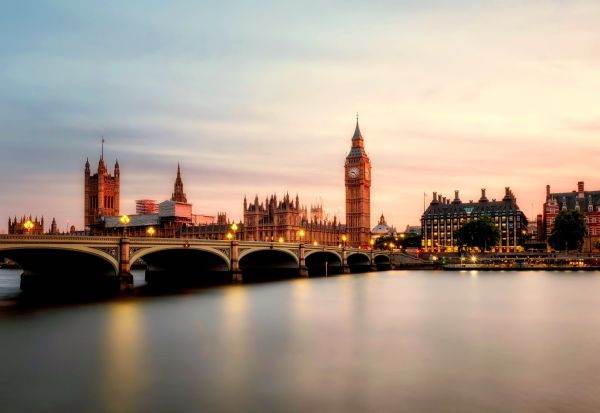 Parlamentarii britanici vor aduce vineri un omagiu Reginei