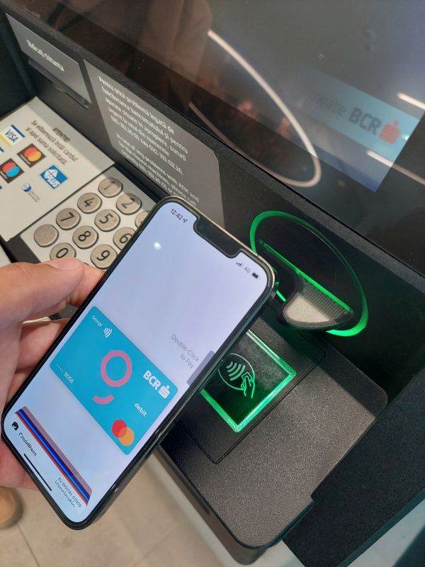 BCR introduce retragerea contactless la bancomate şi multifuncţionale