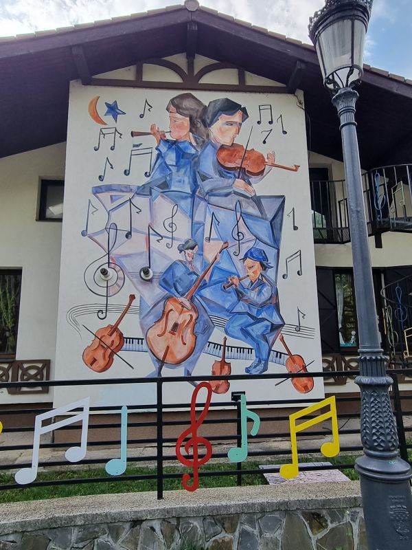 Pictură murală de Rareº Kerekes, la Sinaia