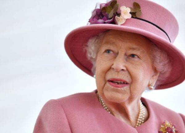 Prinţii William şi Harry vor participa astăzi la un priveghi tăcut la sicriul regretatei lor bunici, Regina Elizabeth a II-a