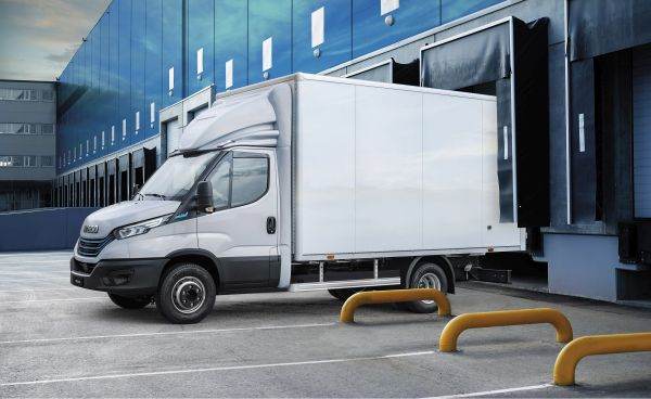 IVECO lansează eDAILY, un vehicul comercial electric în două versiuni, cu baterii reîncărcabile şi cu pile de combustie pe hidrogen