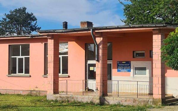 eMAG înfiinţează o clasă cu profil dual la liceul "Pamfil Şeicaru" de la Ciorogârla