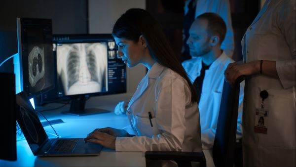 Startup-ul MedTech XVision devine Rayscape şi anunţă o nouă direcţie strategică de dezvoltare