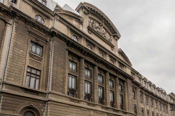 Guvernul a aprobat cadrul legislativ necesar pentru extinderea învăţământului profesional dual la nivel universitar