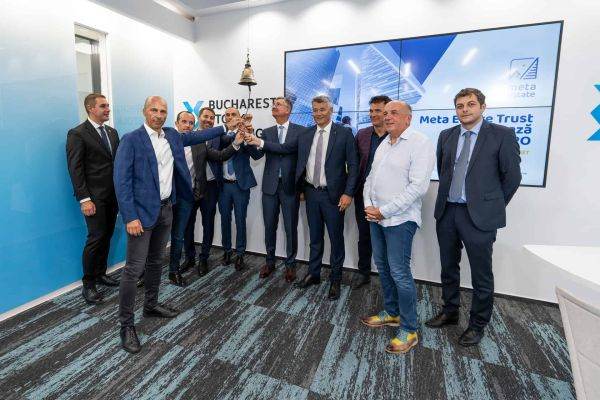 Meta Estate Trust este ultimul emitent listat în Piaþa AeRO a Bursei de Valori Bucureºti (BVB), după derularea unei oferte publice iniþiale de vânzare de acþiuni ordinare, clasa A, în urma căreia a atras 14 milioane lei, din cele aproape 30 de milioane pentru care fusese lansată operaþiunea de piaþă.