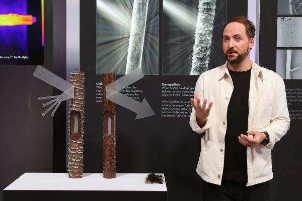 Primul eveniment Dyson în ţara noastră dedicat tehnologiei de ultimă generaţie în îngrijirea şi coafarea părului