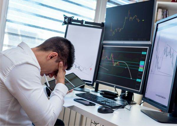 Perspectivele economiilor aduc un nou val de pesimism în pieţele de acţiuni