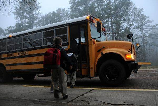 Decontarea transportului elevilor: 7 propuneri de îmbunătăţire a proiectului de act normativ