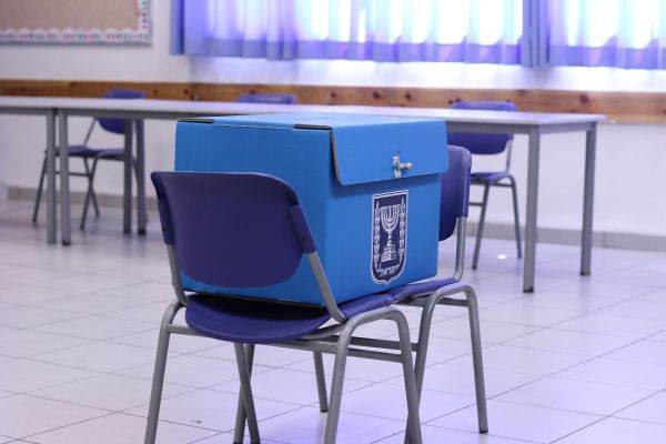 Kievul cere UE sancţiuni economice împotriva Rusiei, drept represalii pentru referendumurile de anexare