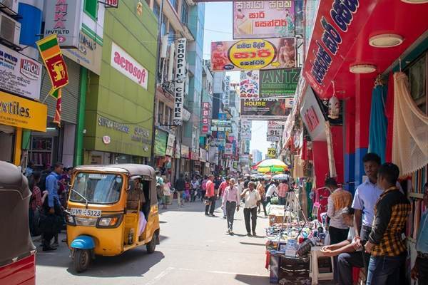 Sri Lanka le interzice funcţionarilor să-şi exprime opinia pe reţelele sociale, pe fondul gravei crize economice