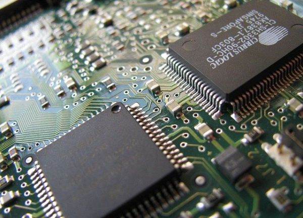 Criza semiconductorilor a produs pierderi de 100 de miliarde de euro industriei auto, la nivel global