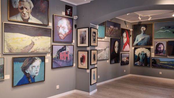Expozitie Manuell Manastireanu la Vikart