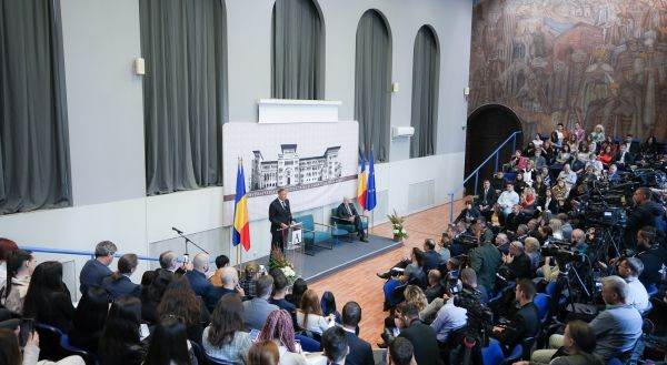 Preşedintele a fost prezent la deschiderea anului universitar de la Universitatea de Arhitectură şi Urbanism "Ion Mincu".