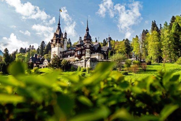 Românii caută în această perioadă city break-uri în ţară şi escapade la munte