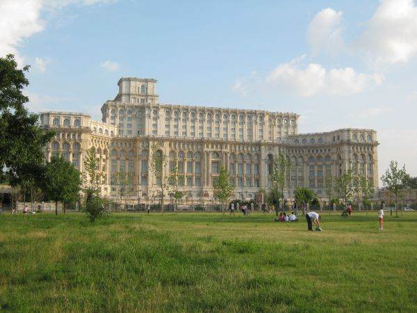Senatorii, buget cu aproape 8% mai mare anul viitor