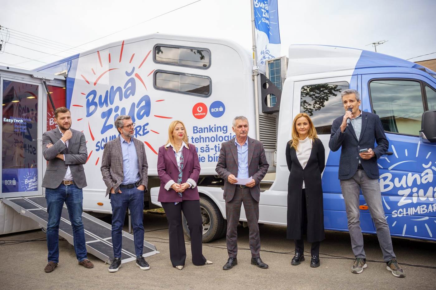 BCR şi Vodafone au lansat caravana "Bună ziua, schimbare!"