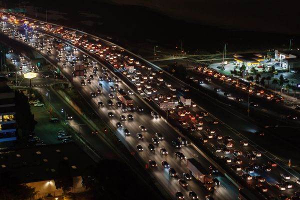 Piaţa globală a construcţiilor de autostrăzi inteligente - circa 105 miliarde de dolari în 2030