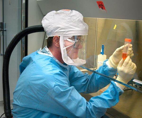 Moartea pândeşte din laboratoarele de cercetare medicală