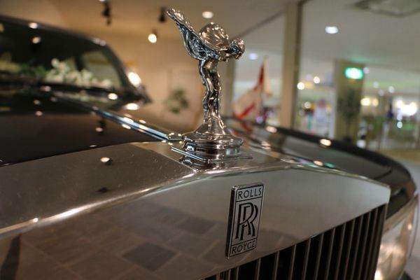Rolls-Royce a primit peste 300 de comenzi pentru primul său vehicul electric