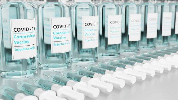 EMA aprobă folosirea vaccinurilor Pfizer şi Moderna încă de la vârsta de şase luni
