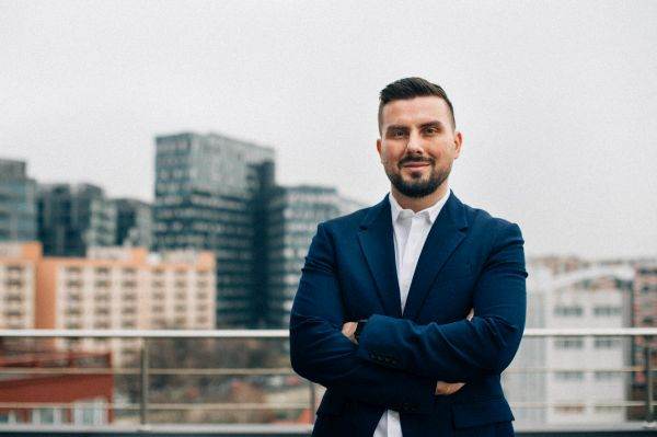 Creşterea din eCommerce s-a temperat, dar cetăţenii cheltuie mai mult 