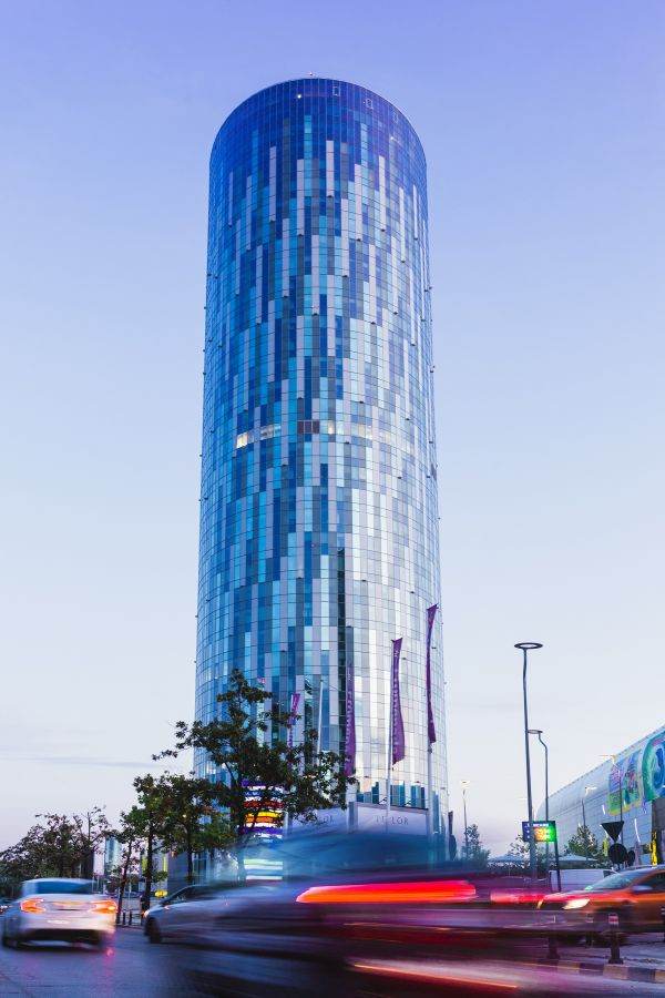 "SkyTower, un deceniu de succes şi o resursă importantă pentru comunitatea de afaceri"