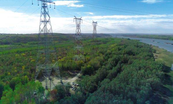 Linia de 400 kV Cernavodă-Stâlpu, trecere istorică a Dunării
