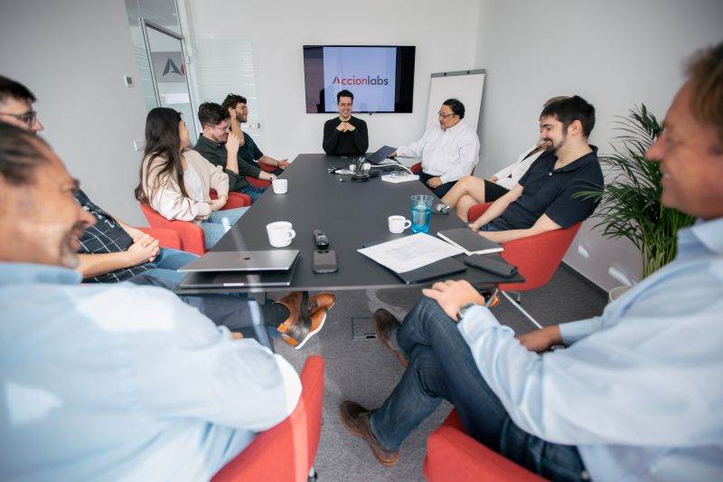 Accion Labs, companie cu ADN de tehnologie şi inovaţie, intră pe piaţa din ţara noastră