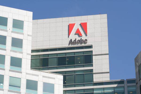 Adobe Romania atinge pragul de 1000 de angajaţi în România şi continuă recrutarea de specialişti software