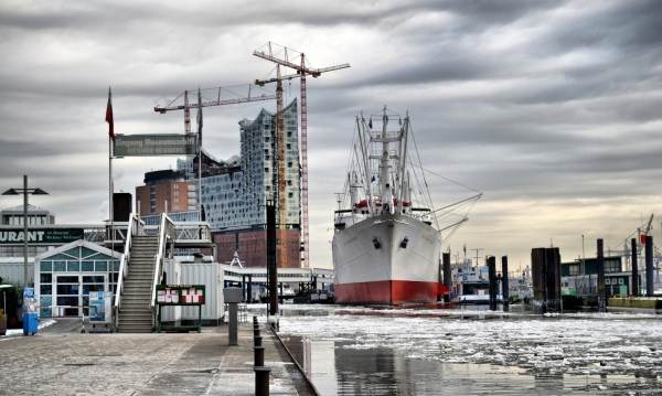 Guvernul Scholz autorizează o participaţie limitată a grupului chinez Cosco la un terminal din portul Hamburg