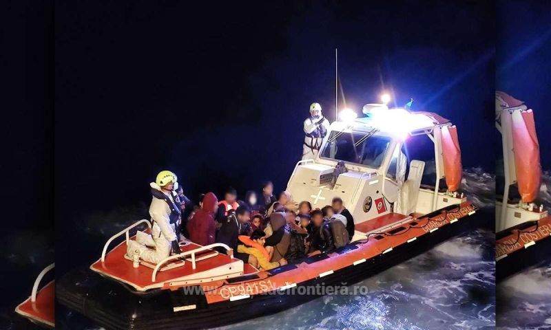 108 persoane au fost salvate dintr-o ambarcaţiune aflată în derivă, în Marea Mediterană