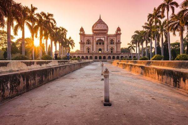 Delhi suspendă activităţile din construcţii înaintea unei prognozate agravări a poluării