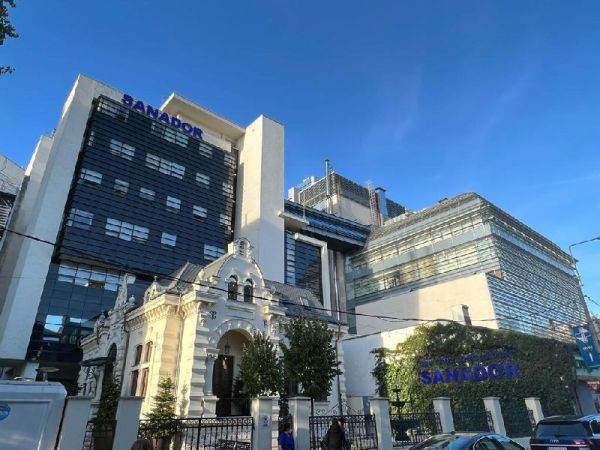 Spitalul Clinic SANADOR inaugurează blocul operator complet digitalizat şi sală hibridă mobilă
