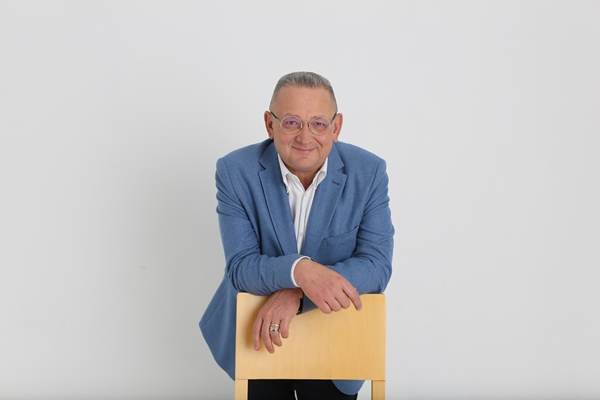 Alin Burcea a precizat: "Paralela 45 a avut, în anul 2019, un rulaj de 60 milioane euro, în 2020 acesta a scăzut la 25% din cauza pandemiei, în 2021 s-a situat la 50% din valoarea din 2019, iar în 2022 a ajuns la 80% (45-47 milioane euro) din valoarea din 2019; pentru anul viitor dorim să atingem rulajul din anul pre-pandemie. Cam aceasta este tendinţa la toate agenţiile turistice din ţara noastră".