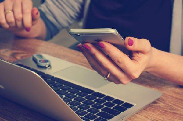 "Au fost controlate telefoanele personale ale bancherilor care participă la calculul ROBOR"