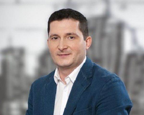 "După cum se poate observa, în 2022, a avut loc o inversare a top 3 în privinţa companiilor atacate, faţă de anul 2021, când pe primele două locuri s-au situat retail-ul şi transporturile. Criza din energie, mai bine zis creşterile exponenţiale ale preţurilor la electricitate şi gaze naturale i-au determinat pe mulţi hackeri să se orienteze înspre companiile din energie", a declarat, în deschiderea DefCamp, Cristian Paţachia, Development&Innovation Manager în cadrul companiei Orange Romania.
