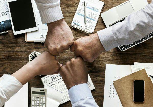 Performanţa business-ului - dependentă de condiţiile oferite angajaţilor şi de lucrul în echipă