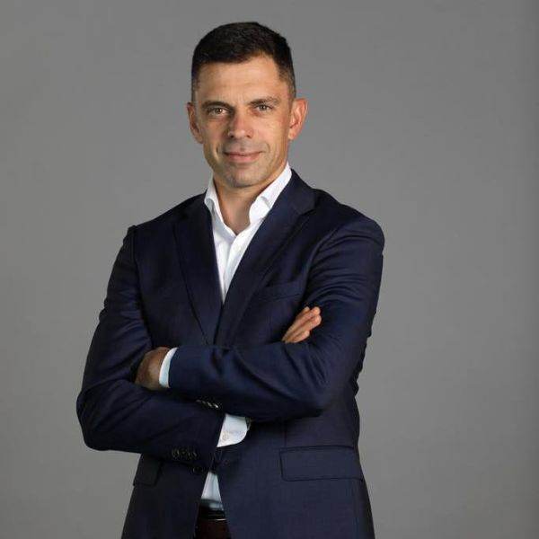 "Ministrul Novak a condus ilegal un vehicul al ministerului"
