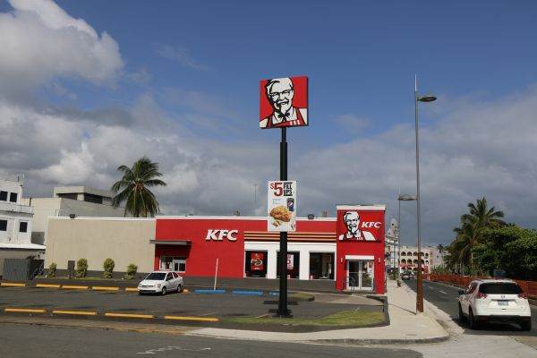 Operatorul restaurantelor KFC şi Pizza Hut din regiunea MENA va atrage până la 1,8 miliarde de dolari prin IPO