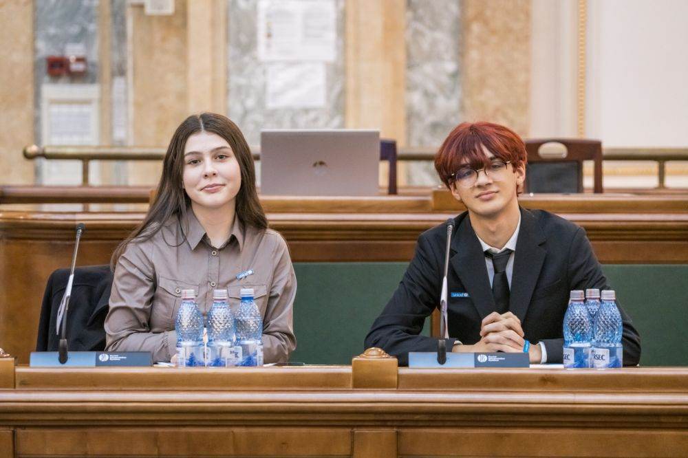 Doi membri ai Boardului Copiilor au vorbit în plenul Senatului 