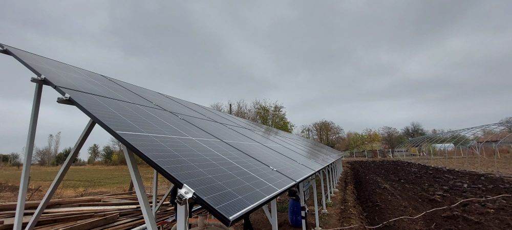 Un legumicultor a investit 20.000 de euro în propriul parc fotovoltaic