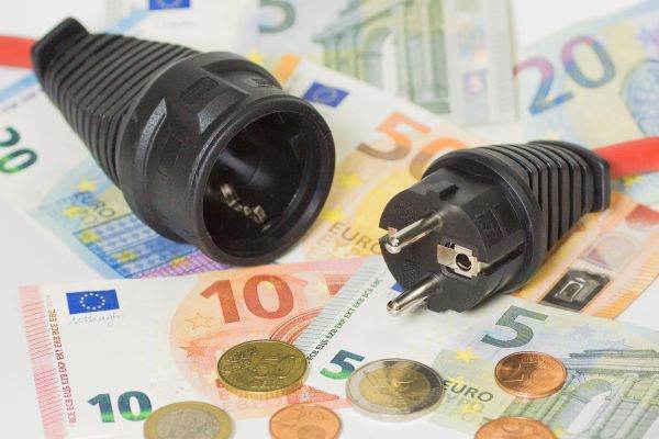Cum de au explodat profiturile Transelectrica şi Electrica la 9 luni?