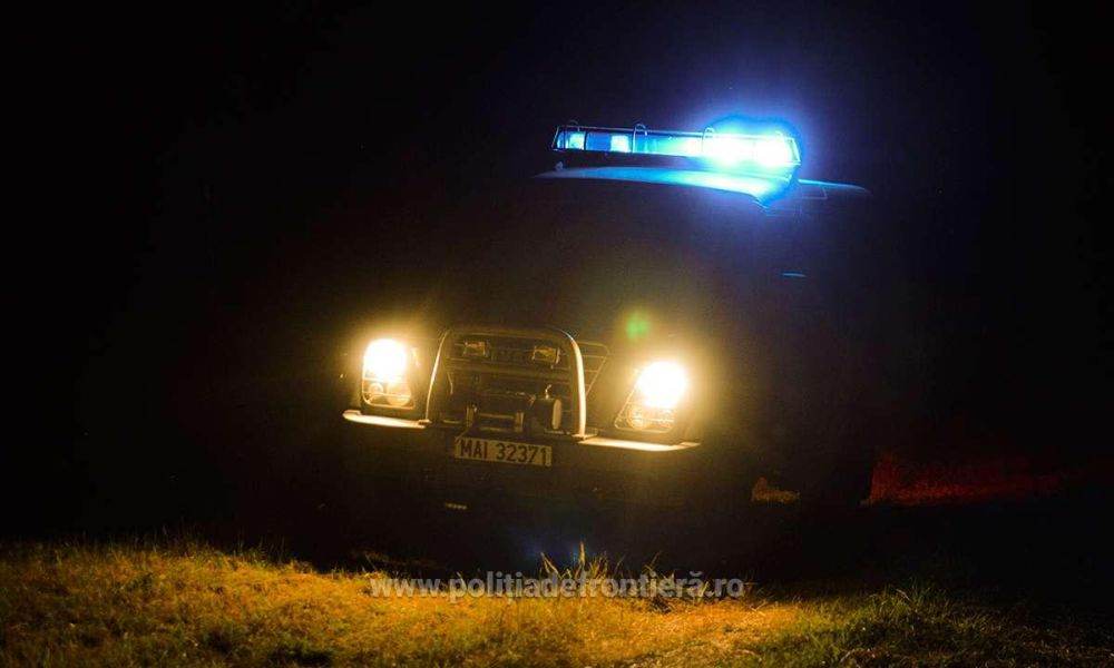 Patru cetăţeni bulgari, arestaţi pentru trafic de migranţi
