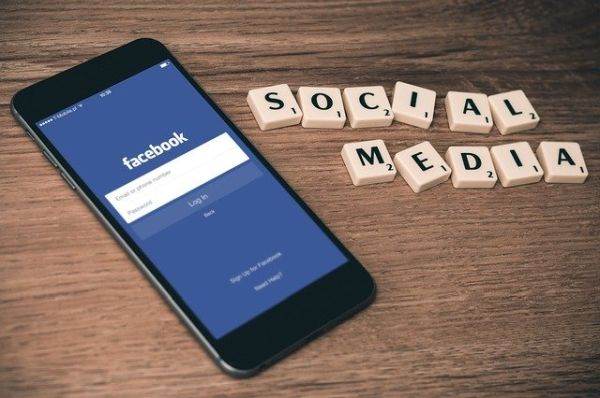Irlanda amendează Facebook cu 265 de milioane de euro, după expunerea online a unor date ale utilizatorilor