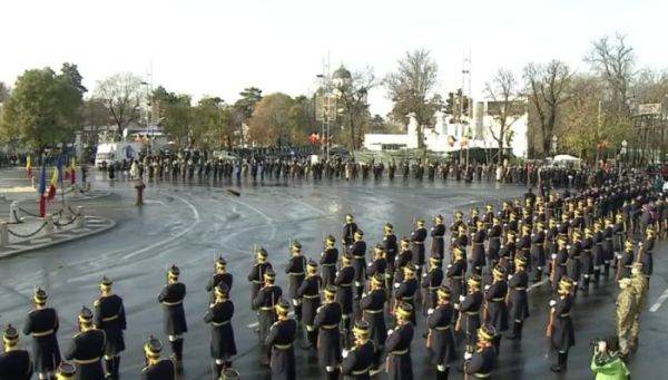 Paradă militară la Bucureşti, de Ziua Naţională a României