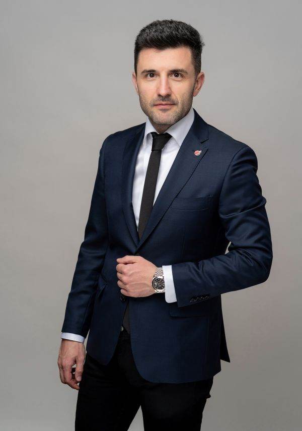 "Piaţa de amanet - un barometru al evenimentelor prin care trece societatea"