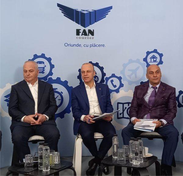 Foto: Adrian Mihai, CEO şi cofondator FAN Courier (centru), Neculai Mihai, cofondator FAN Courier (dreapta), Felix Pătrăşcanu, cofondator FAN Courier.