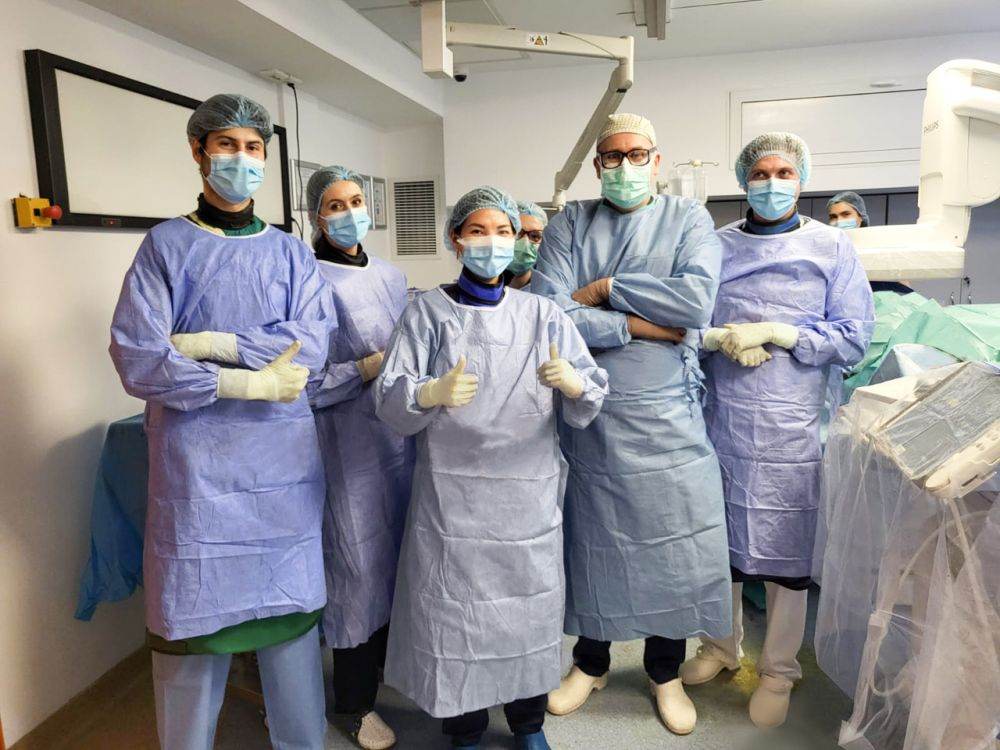 Premieră în chirurgia cardiovasculară minim invazivă, la Spitalul Clinic SANADOR