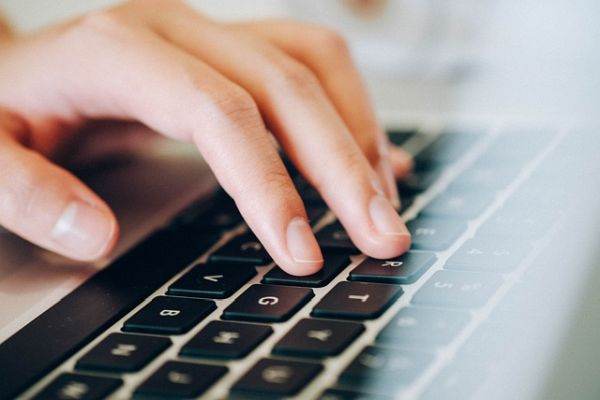 Numărul comunităţilor violente de extremă dreapta din mediul online, în creştere constantă