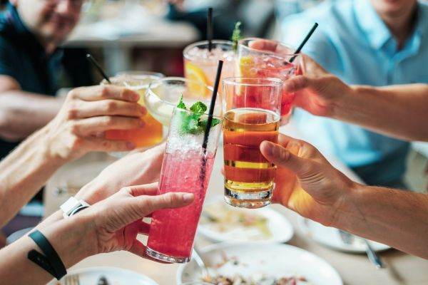 Dubaiul elimină o taxă de 30% pe vânzările de alcool, pentru a atrage turiştii